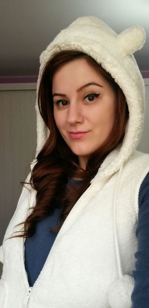 Model - MonaCherie curvy