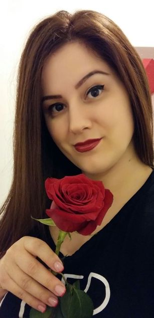 Model - MonaCherie curvy