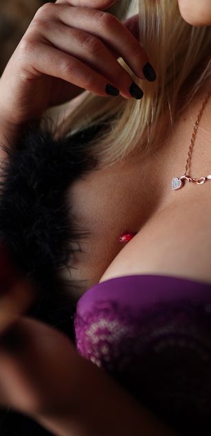 Model - AppleBrandy striptease