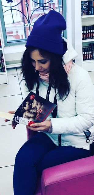 Model - Ashley fingering