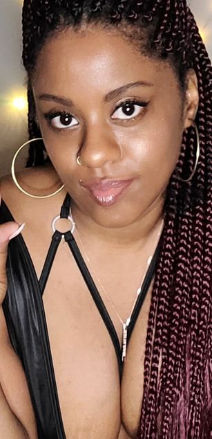 Model - Nina Jones XXX cei