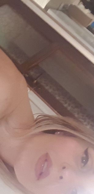 Model - noaloveee allnatural