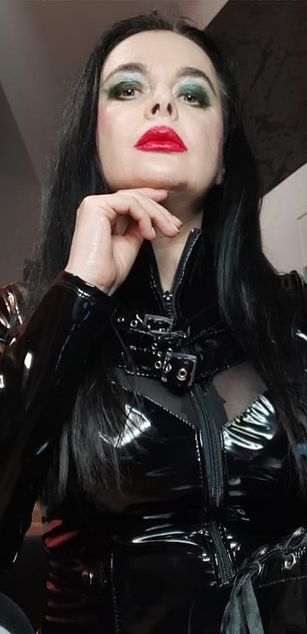 Model - Dominatrix Dinah sexy