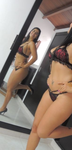 Model - Ani deepthroat