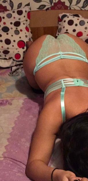 Model - Jennifer striptease