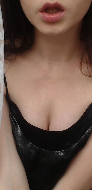 Model - Mia Vagi heels