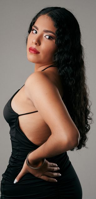 Model - LeslieGenesis passion