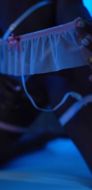 Model - MadaWells Ebony