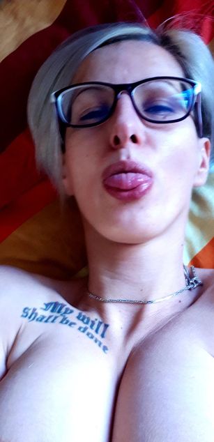 Model - The Erotic Priestess feet