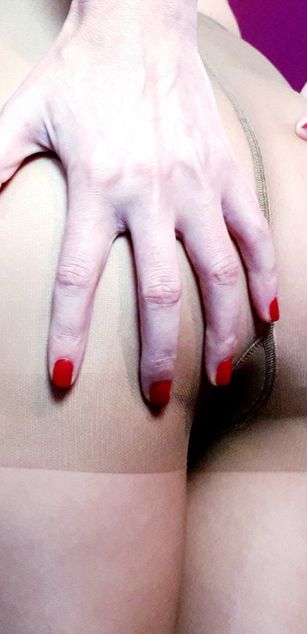 Model - The Erotic Priestess feet