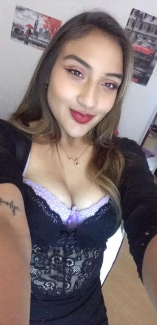 Model - Luna Evans blowjob