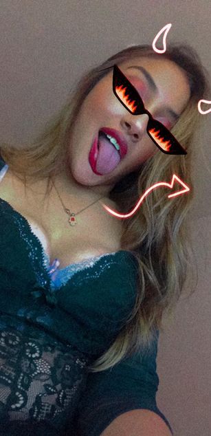 Model - Luna Evans blowjob