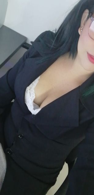 Model - Elaine dildo