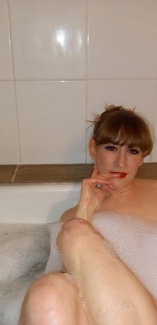 Model - Lemmie Red sexy