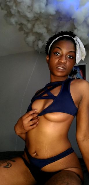 Model - Bunnii Kimi ass