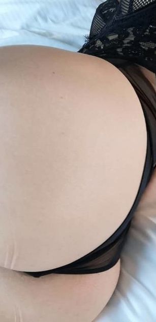 Model - Charlotta Apple ass