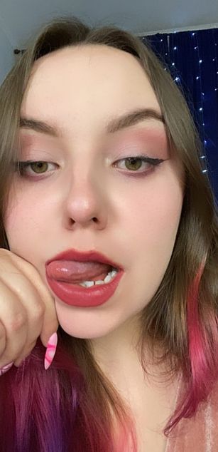 Model - Charlotta Apple ass