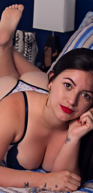 Model - AliciaHarper bigboobs