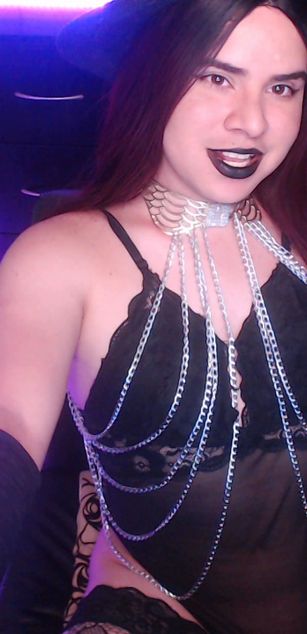 Model - Camila Carrington dominatrix