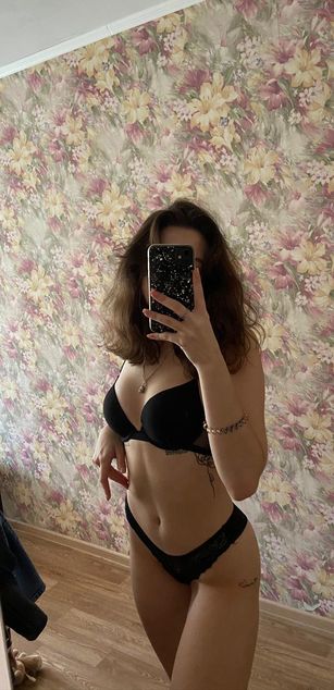 Model - MiaBlossyn ass