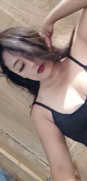 Model - MetziSweet submissive