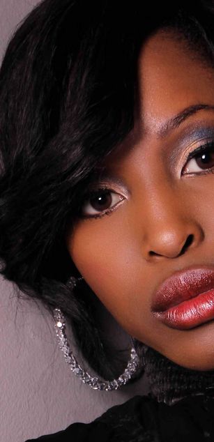 Model - BellaNobu striptease