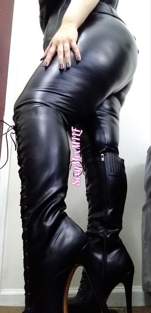 Model - SexyMexMILF milf