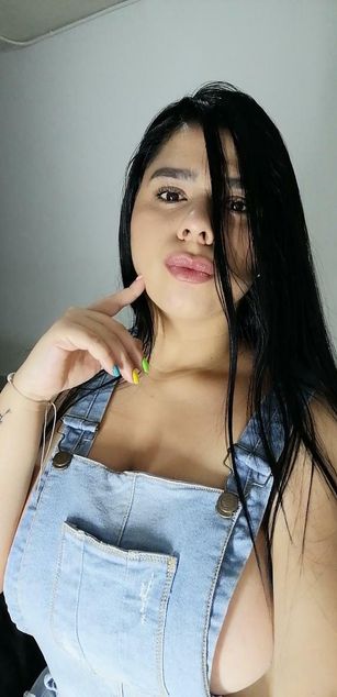 Model - Laura Love bigtits