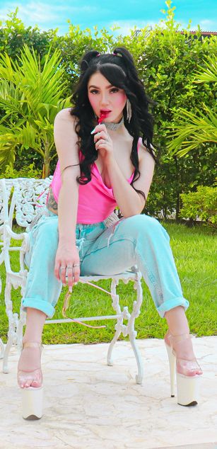 Model - EmilyPrada deepthroat