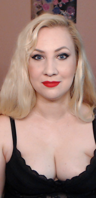 Model - Miss Lexy Gold fetish