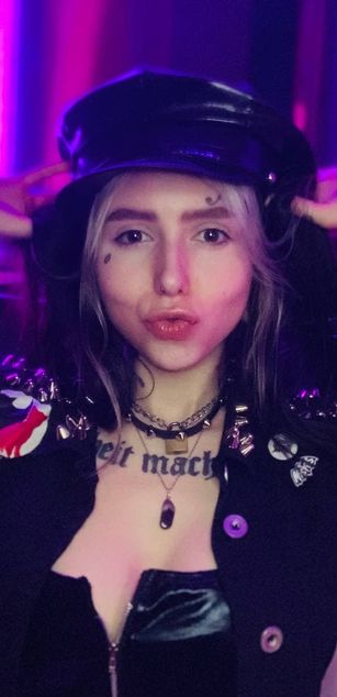 Model - ClitBait ass