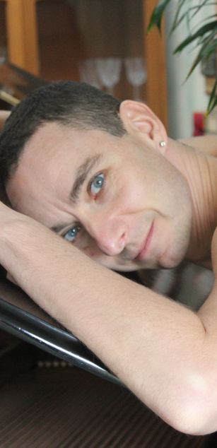 Model - Max Davies bigcock