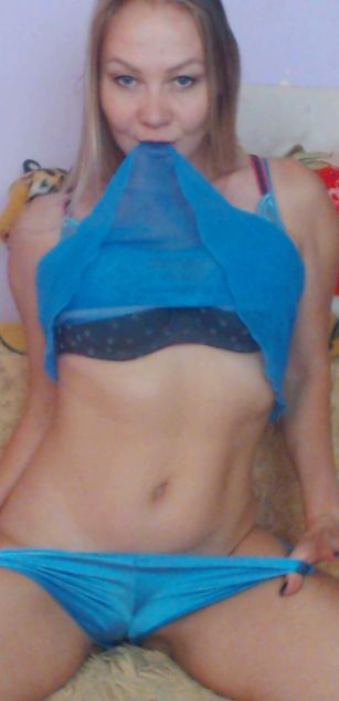 Model - MeLissaGold longlegs