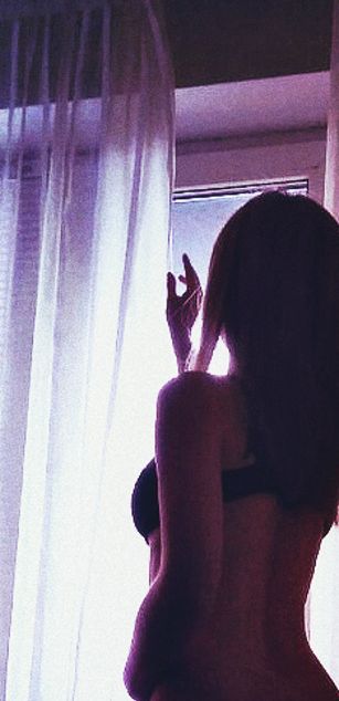 Model - AlexisNoir 2