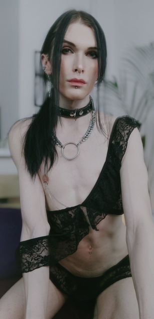 Model - Kiro Morwain bigballs