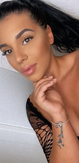 Model - AlyssaDawn deepthroat