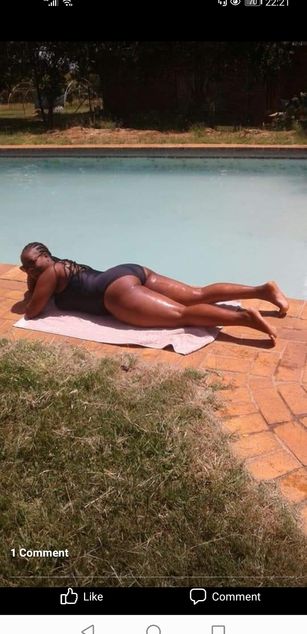 Model - Zinzi149 curvy