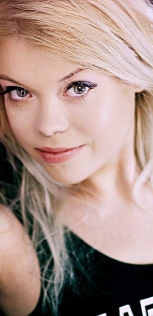 Model - MiaLuna legs