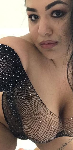 Model - Lexi Brooks curvy