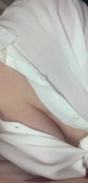 Model - Sapphire Rose striptease