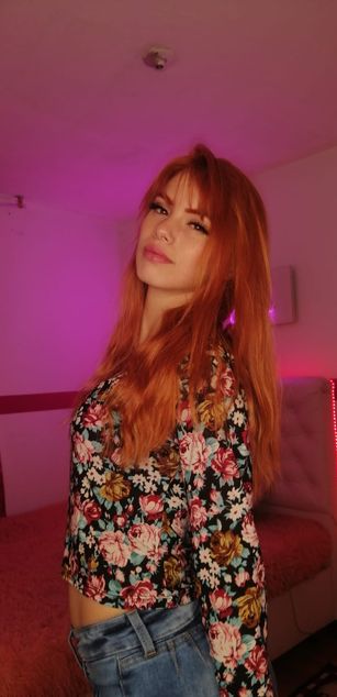 Model - Emma deepthroat