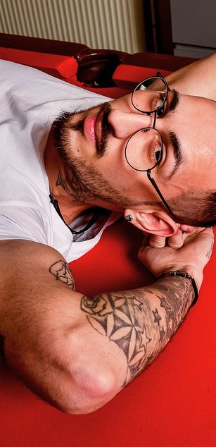 Model - Badfuckerr cam2cam