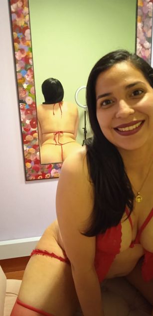 Model - shopia.cami squirt