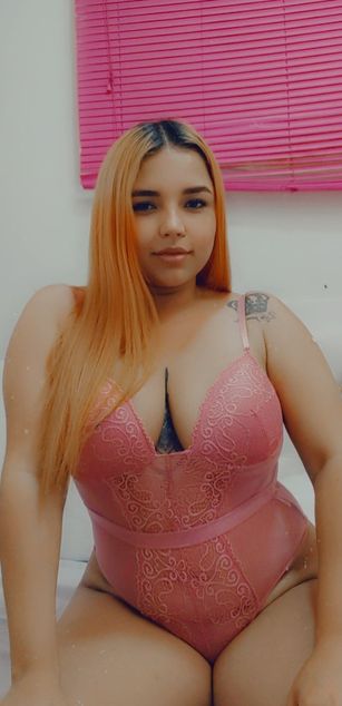 Model - BustyNatural4U bigtits