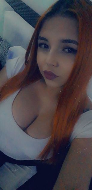 Model - BustyNatural4U bigtits