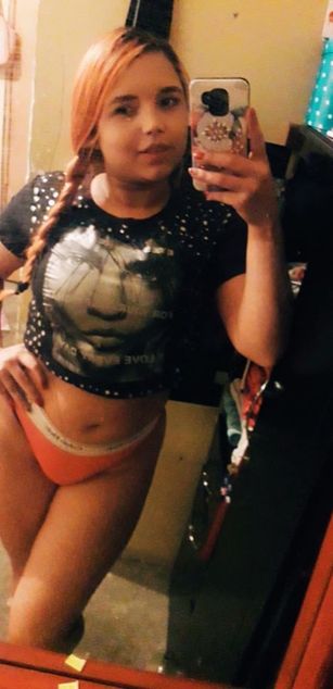 Model - BustyNatural4U bigtits