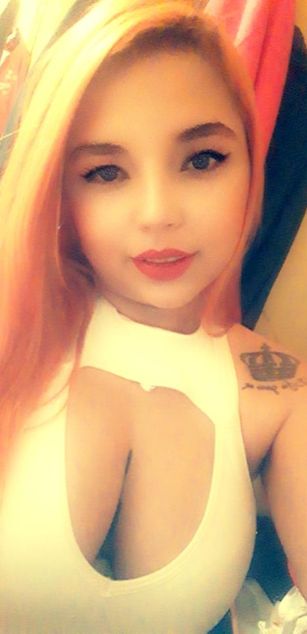 Model - BustyNatural4U bigtits