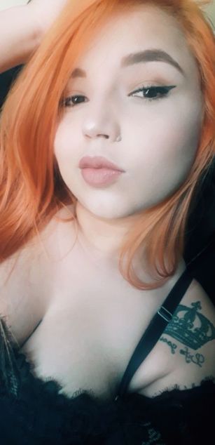 Model - BustyNatural4U bigtits