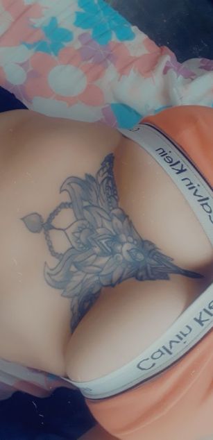 Model - BustyNatural4U bigtits