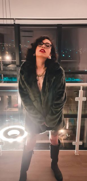 Model - Gamergrrl striptease